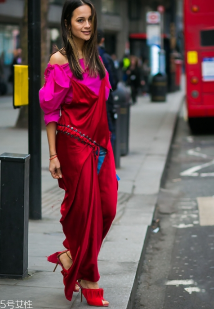 魚嘴高跟鞋怎么搭配？若隱若現(xiàn)的性感趾間