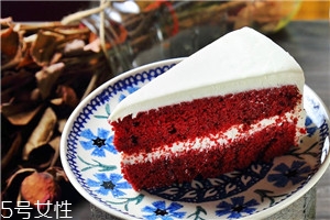 紅絲絨蛋糕好吃嗎 紅絲絨蛋糕是什么味 紅絲絨蛋糕好吃嗎 紅絲絨蛋糕是什么味