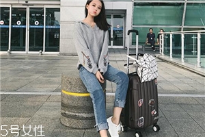 拼色牛仔褲什么樣的好看？這三款最時髦