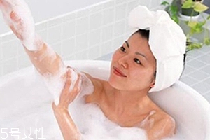 后背長痘痘怎么治？這四招讓你擺脫戰(zhàn)痘路