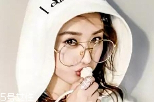戴眼鏡好看還是不戴眼鏡好看？寬眼距戴眼鏡很精致
