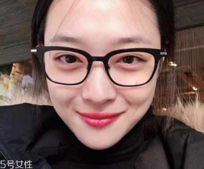 戴眼鏡好看還是不戴眼鏡好看？寬眼距戴眼鏡很精致