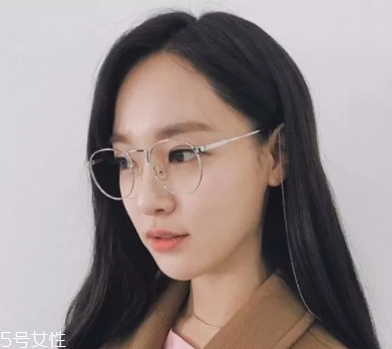 戴眼鏡好看還是不戴眼鏡好看？寬眼距戴眼鏡很精致