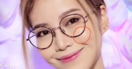 戴眼鏡好看還是不戴眼鏡好看？寬眼距戴眼鏡很精致