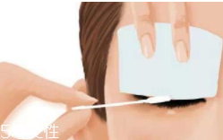 卸眼妝眼睛刺痛怎么辦？5款溫和不刺激的眼部卸妝推薦