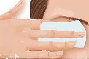 卸眼妝眼睛刺痛怎么辦？5款溫和不刺激的眼部卸妝推薦