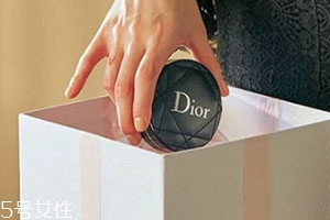 迪奧2018年皮革氣墊多少錢？迪奧包包同款質(zhì)感