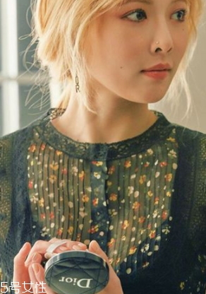 迪奧2018年皮革氣墊多少錢？迪奧包包同款質(zhì)感