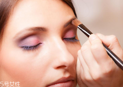 韓式裸妝化妝步驟圖解 上班族女性淡妝的畫(huà)法