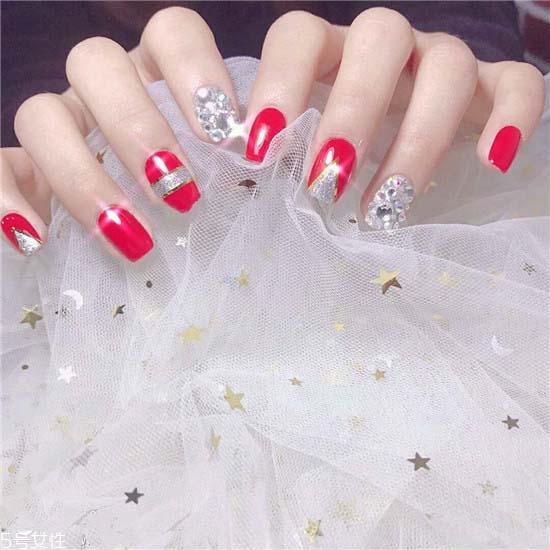 2018最新氣質(zhì)美甲圖片紅色系推薦 年輕女生紅色系美甲圖片 2018最新氣質(zhì)美甲圖片紅色系推薦 年輕女生紅色系美甲圖片