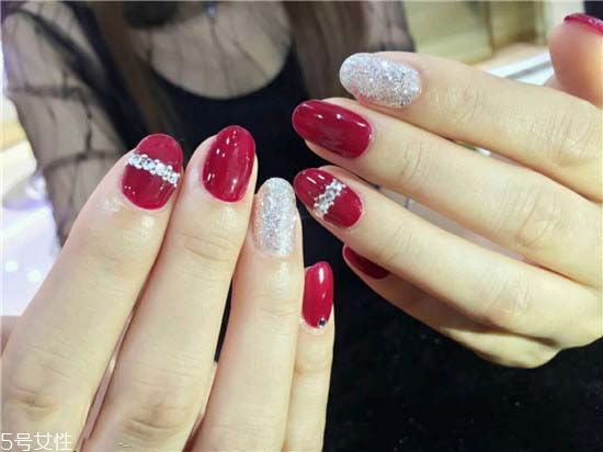 2018最新氣質(zhì)美甲圖片紅色系推薦 年輕女生紅色系美甲圖片 2018最新氣質(zhì)美甲圖片紅色系推薦 年輕女生紅色系美甲圖片