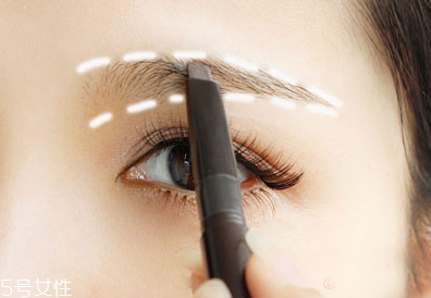 韓式裸妝化妝步驟圖解 上班族女性淡妝的畫(huà)法