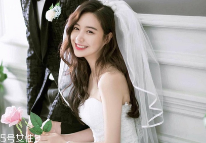 韓式裸妝化妝步驟圖解 上班族女性淡妝的畫(huà)法