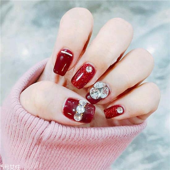 2018最新氣質(zhì)美甲圖片紅色系推薦 年輕女生紅色系美甲圖片 2018最新氣質(zhì)美甲圖片紅色系推薦 年輕女生紅色系美甲圖片
