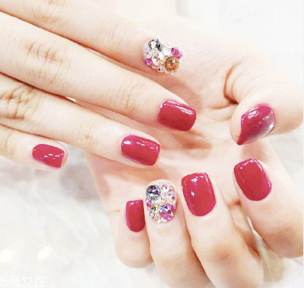 2018最新氣質(zhì)美甲圖片紅色系推薦 年輕女生紅色系美甲圖片 2018最新氣質(zhì)美甲圖片紅色系推薦 年輕女生紅色系美甲圖片