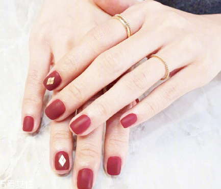 2018最新氣質(zhì)美甲圖片紅色系推薦 年輕女生紅色系美甲圖片 2018最新氣質(zhì)美甲圖片紅色系推薦 年輕女生紅色系美甲圖片