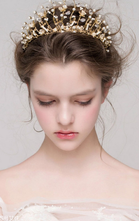 新娘發(fā)型圖片2018款教程 結(jié)婚的時候給化妝師看 新娘發(fā)型圖片2018款教程 結(jié)婚的時候給化妝師看