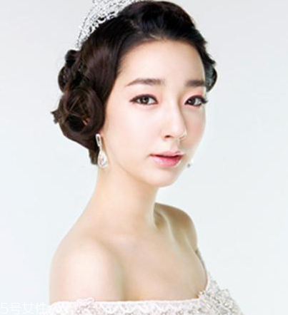 新娘發(fā)型圖片2018款教程 結(jié)婚的時候給化妝師看 新娘發(fā)型圖片2018款教程 結(jié)婚的時候給化妝師看