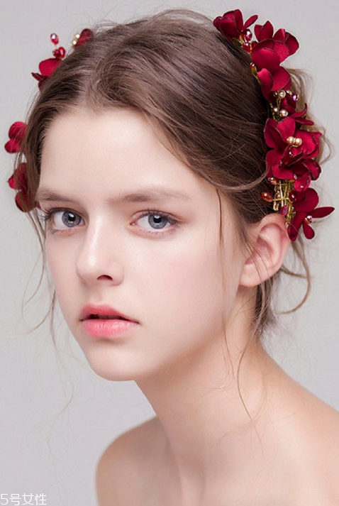 新娘發(fā)型圖片2018款教程 結(jié)婚的時候給化妝師看 新娘發(fā)型圖片2018款教程 結(jié)婚的時候給化妝師看