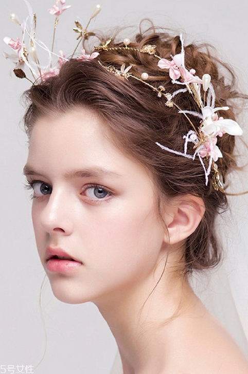 新娘發(fā)型圖片2018款教程 結(jié)婚的時候給化妝師看 新娘發(fā)型圖片2018款教程 結(jié)婚的時候給化妝師看