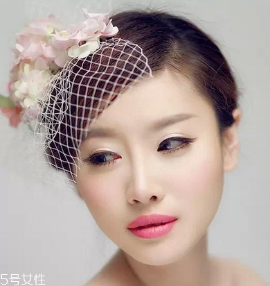 新娘發(fā)型圖片2018款教程 結(jié)婚的時候給化妝師看 新娘發(fā)型圖片2018款教程 結(jié)婚的時候給化妝師看