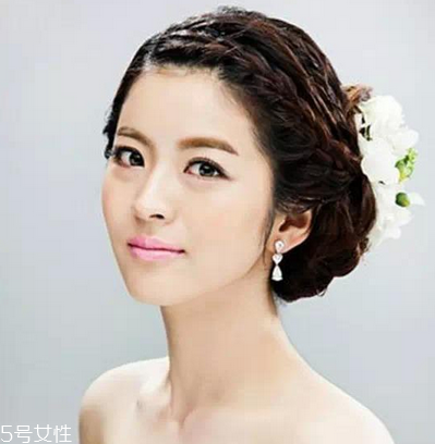 新娘發(fā)型圖片2018款教程 結(jié)婚的時候給化妝師看 新娘發(fā)型圖片2018款教程 結(jié)婚的時候給化妝師看