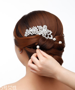 新娘發(fā)型圖片2018款教程 結(jié)婚的時候給化妝師看 新娘發(fā)型圖片2018款教程 結(jié)婚的時候給化妝師看