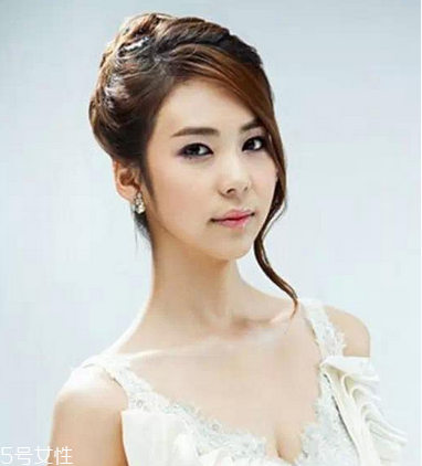 新娘發(fā)型圖片2018款教程 結(jié)婚的時候給化妝師看 新娘發(fā)型圖片2018款教程 結(jié)婚的時候給化妝師看