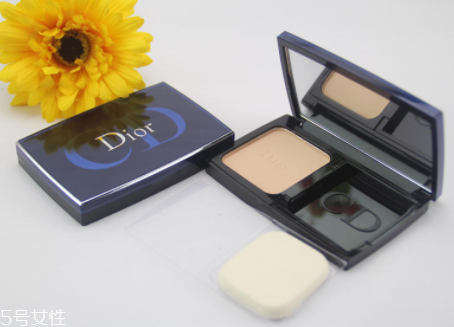 迪奧凝脂恒久粉餅好用嗎？輕薄持久適合春夏