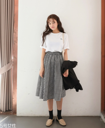 格子長裙搭配什么上衣？清新文藝風(fēng)女孩