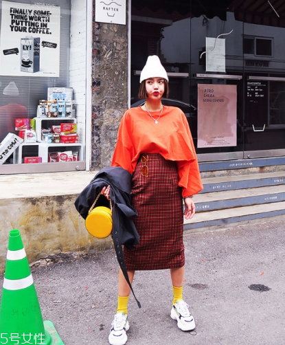 格子長裙搭配什么上衣？清新文藝風(fēng)女孩