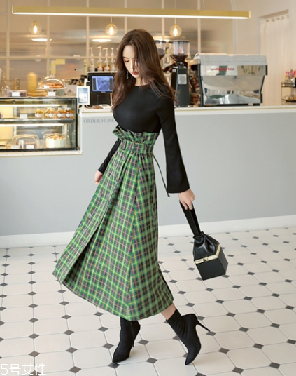 格子長裙搭配什么上衣？清新文藝風(fēng)女孩