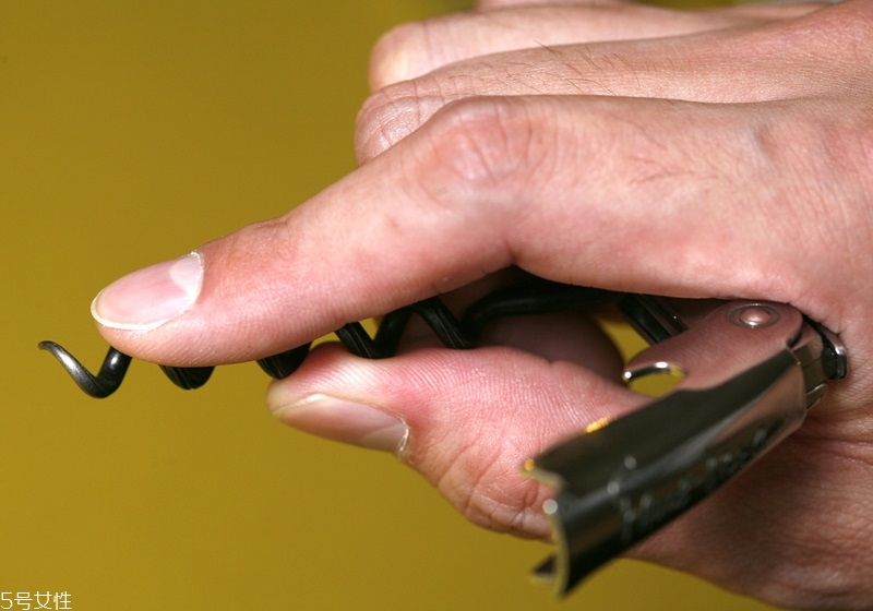 葡萄酒怎么用開瓶器開 4種開瓶器的使用方法 葡萄酒怎么用開瓶器開 4種開瓶器的使用方法