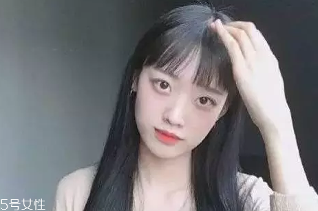 皮膚白的人染什么顏色的頭發(fā)好看？避免冷色調(diào)