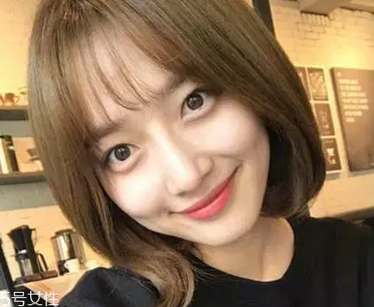 皮膚白的人染什么顏色的頭發(fā)好看？避免冷色調(diào)