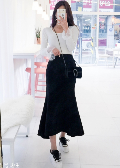 黑色長裙搭配什么上衣？自帶顯瘦效果
