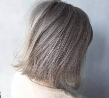 皮膚白的人染什么顏色的頭發(fā)好看？避免冷色調(diào)