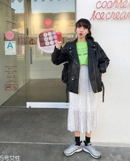 波點裙搭配什么上衣？復(fù)古混搭風(fēng)女王