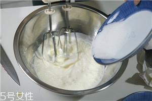 淡奶油怎么打發(fā) 打發(fā)淡奶油的技巧 淡奶油怎么打發(fā) 打發(fā)淡奶油的技巧