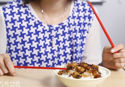 用筷子的禁忌與忌諱 用筷子的禁忌與忌諱