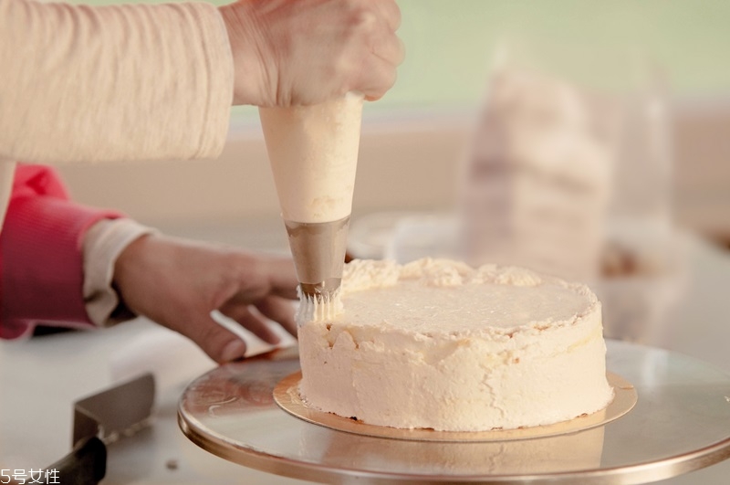 淡奶油怎么打發(fā) 打發(fā)淡奶油的技巧 淡奶油怎么打發(fā) 打發(fā)淡奶油的技巧