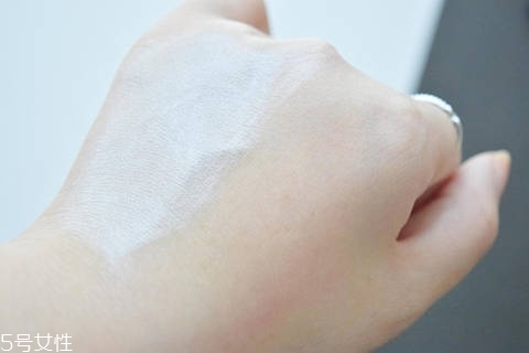 素顏霜適合哪個年齡段用 dr.jart v7素顏霜真假辨別方法 素顏霜適合哪個年齡段用 dr.jart v7素顏霜真假辨別方法