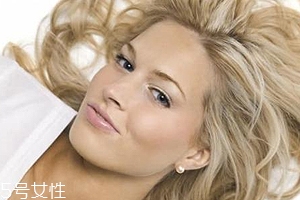 自己在家染發(fā)怎么染？居家輕松DIY染發(fā)