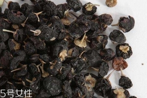 黑枸杞會(huì)泡成白色嗎？有這個(gè)可能