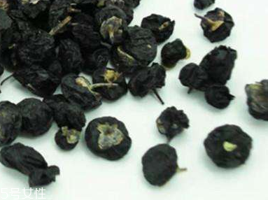 黑枸杞會(huì)泡成白色嗎？有這個(gè)可能