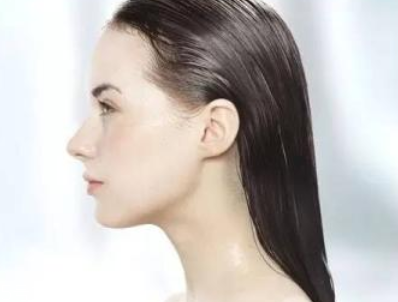 發(fā)膜在頭發(fā)上停留多久？正常發(fā)質(zhì)3到5分鐘