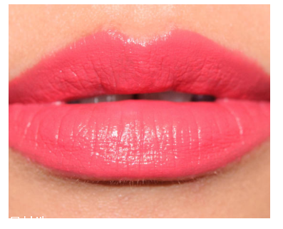 紀(jì)梵希小羊皮303和304哪個(gè)好？黃皮深唇選303