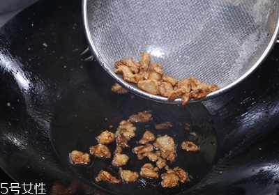 豬油的功效與作用禁忌有哪些 豬油的功效與作用禁忌有哪些