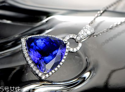 坦桑石多少錢一克拉？一般都在上千元