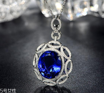 坦桑石多少錢一克拉？一般都在上千元